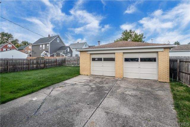 40 Hawro Place, Lancaster, NY 14043