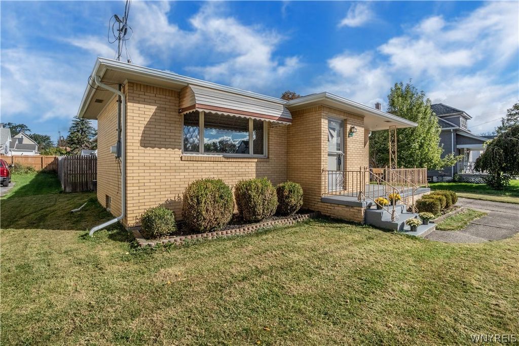 40 Hawro Place, Lancaster, NY 14043