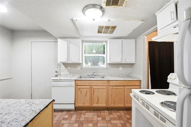6200 W Tidwell Road 1205, Houston, TX 77092