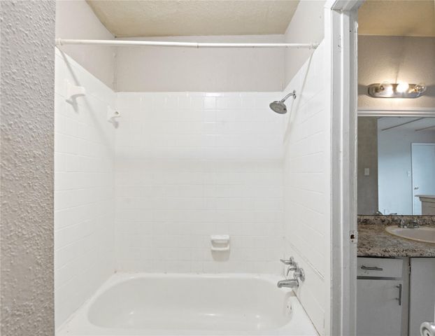 6200 W Tidwell Road 1205, Houston, TX 77092