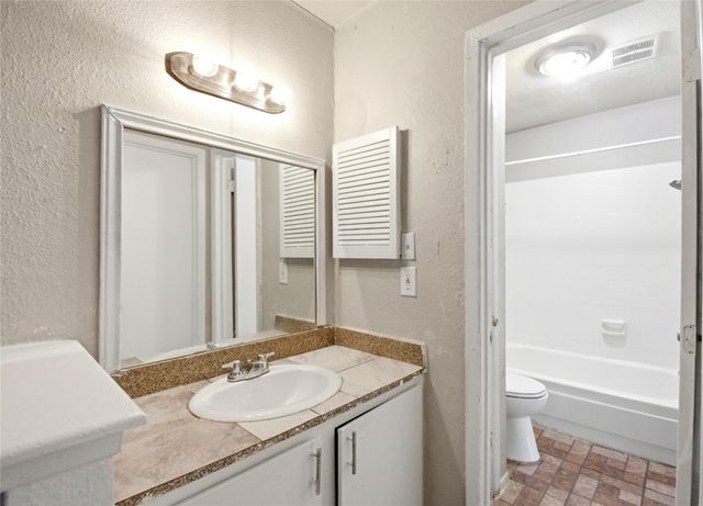 6200 W Tidwell Road 1205, Houston, TX 77092
