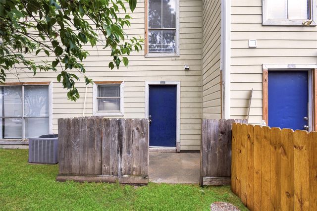 6200 W Tidwell Road 1205, Houston, TX 77092