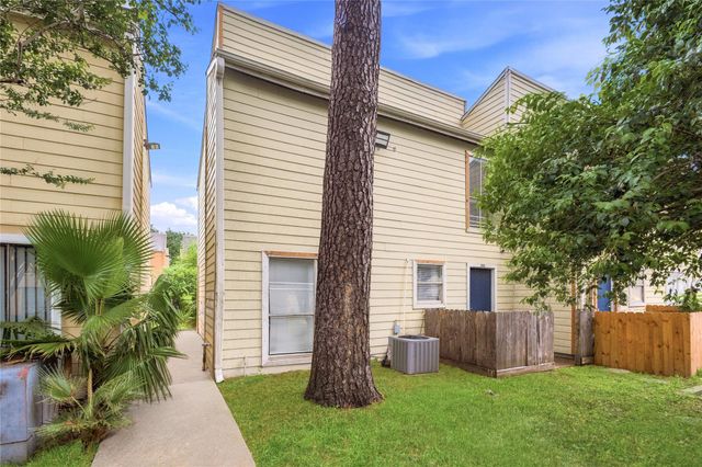 6200 W Tidwell Road 1205, Houston, TX 77092
