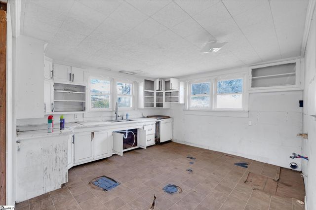 705 Old Seneca Road, Central, SC 29630