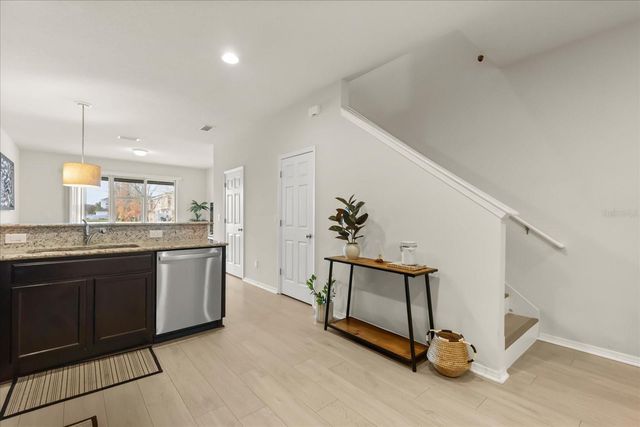 4909 WHITE SANDERLING COURT, Tampa, FL 33619