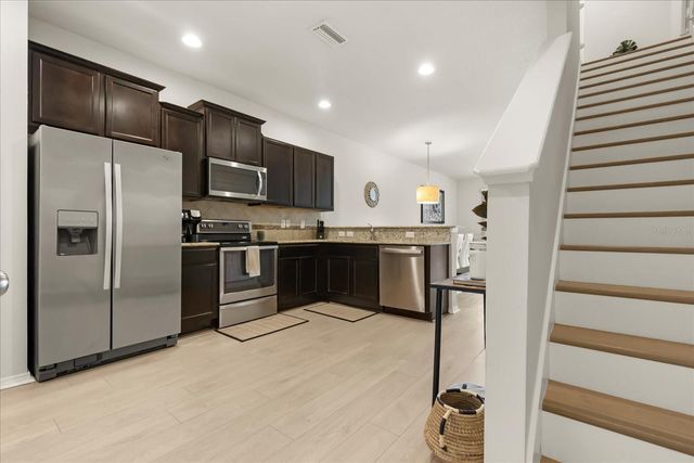 4909 WHITE SANDERLING COURT, Tampa, FL 33619