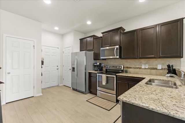 4909 WHITE SANDERLING COURT, Tampa, FL 33619