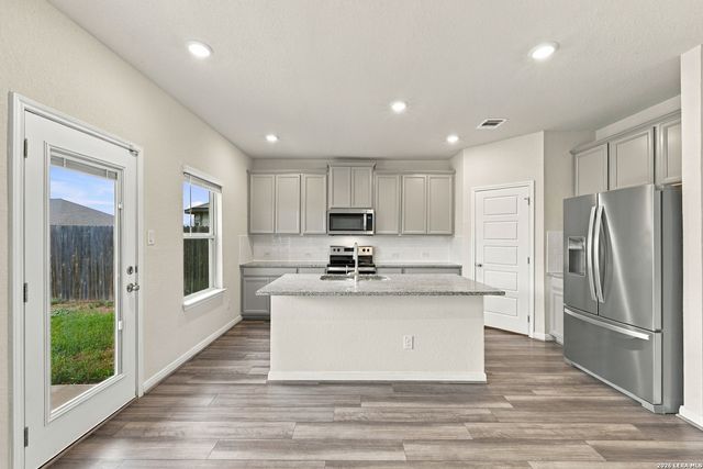 9515 Bonito Falls Dr, Converse, TX 78109