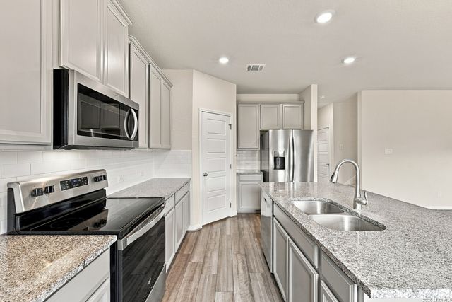 9515 Bonito Falls Dr, Converse, TX 78109