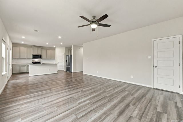9515 Bonito Falls Dr, Converse, TX 78109
