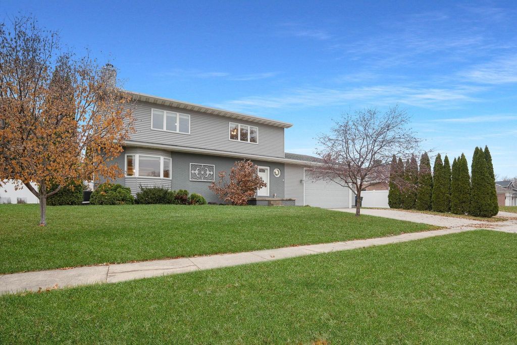 1553 Audubon Drive, Waterloo, IA 50701