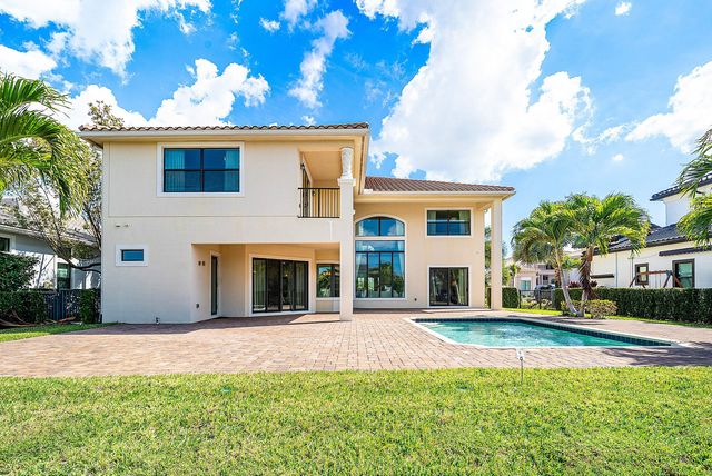 6950 NW 26th Way NW, Boca Raton, FL 33496