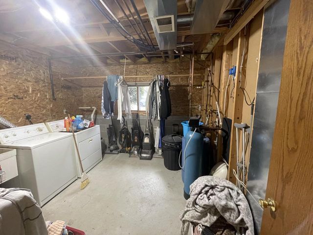 1325 S Indiana AVENUE, West Bend, WI 53095
