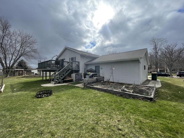 1325 S Indiana AVENUE, West Bend, WI 53095