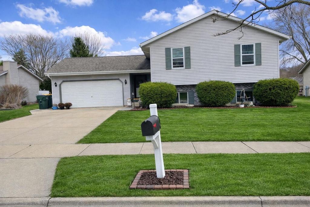 1325 S Indiana AVENUE, West Bend, WI 53095