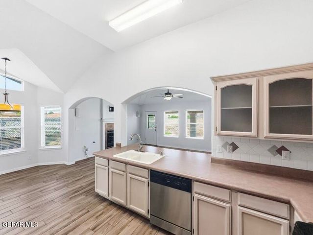 10888 LOMA FRANKLIN Drive, El Paso, TX 79934