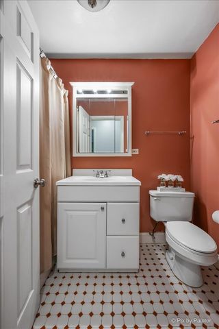 2632 N Windsor Drive 102, Arlington Heights, IL 60004