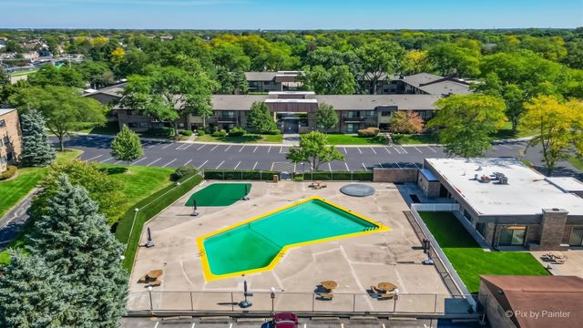 2632 N Windsor Drive 102, Arlington Heights, IL 60004