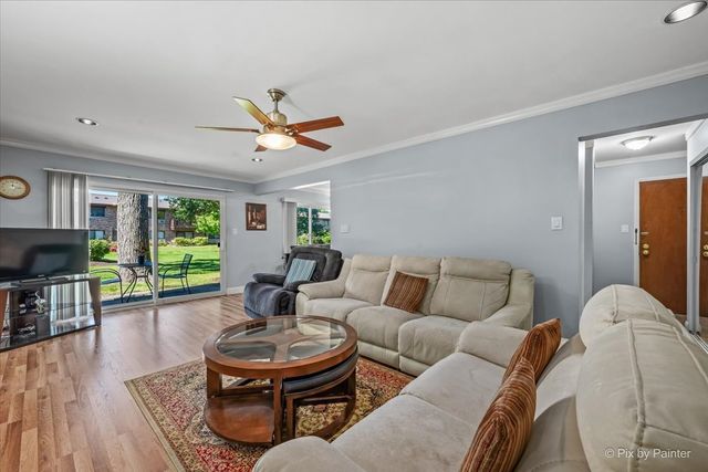 2632 N Windsor Drive 102, Arlington Heights, IL 60004