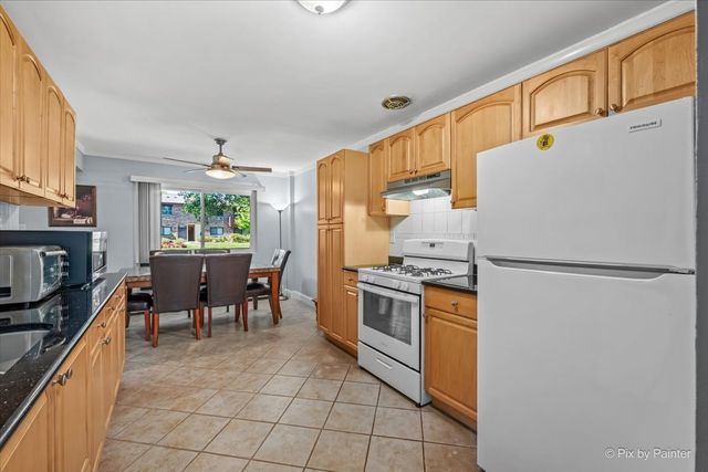 2632 N Windsor Drive 102, Arlington Heights, IL 60004