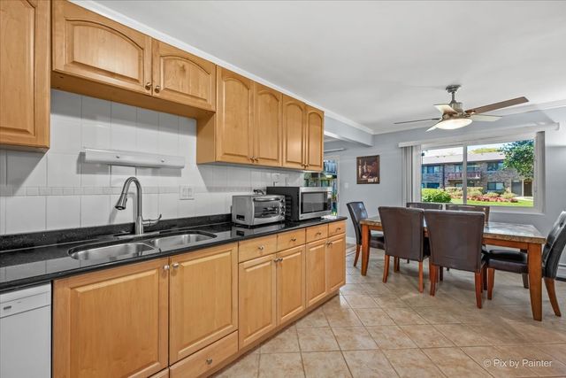 2632 N Windsor Drive 102, Arlington Heights, IL 60004