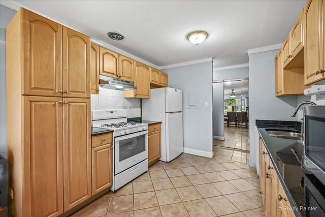 2632 N Windsor Drive 102, Arlington Heights, IL 60004