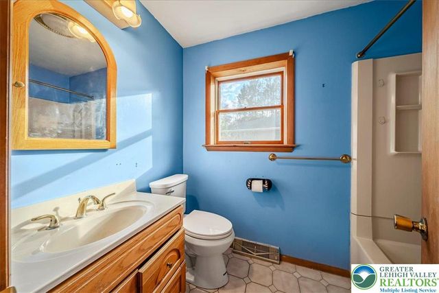 6361 Lakeshore Drive East, Middle Smithfield Twp, PA 18302