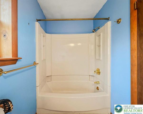 6361 Lakeshore Drive East, Middle Smithfield Twp, PA 18302