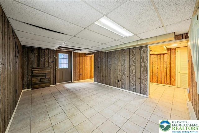 6361 Lakeshore Drive East, Middle Smithfield Twp, PA 18302