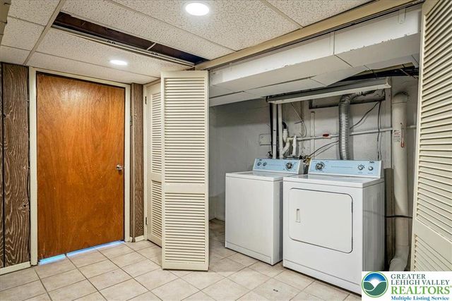 6361 Lakeshore Drive East, Middle Smithfield Twp, PA 18302