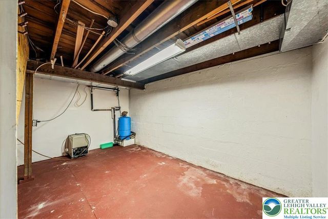 6361 Lakeshore Drive East, Middle Smithfield Twp, PA 18302