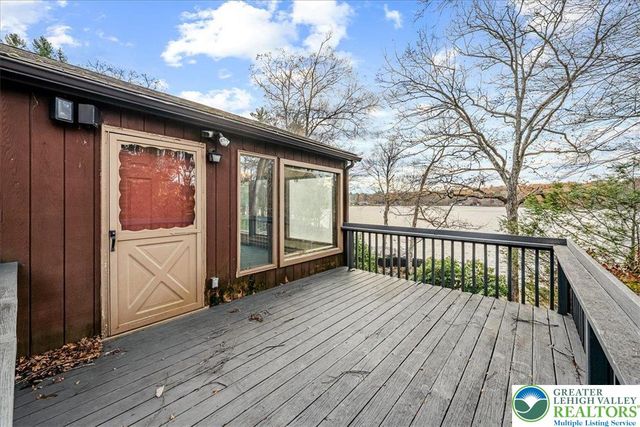 6361 Lakeshore Drive East, Middle Smithfield Twp, PA 18302