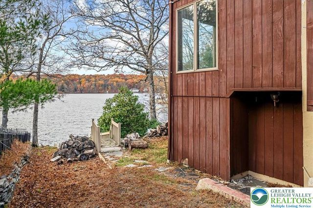 6361 Lakeshore Drive East, Middle Smithfield Twp, PA 18302