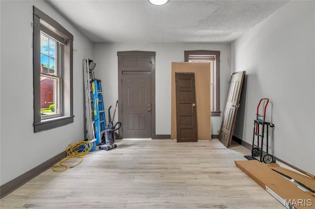 214 W Steins, St Louis, MO 63111