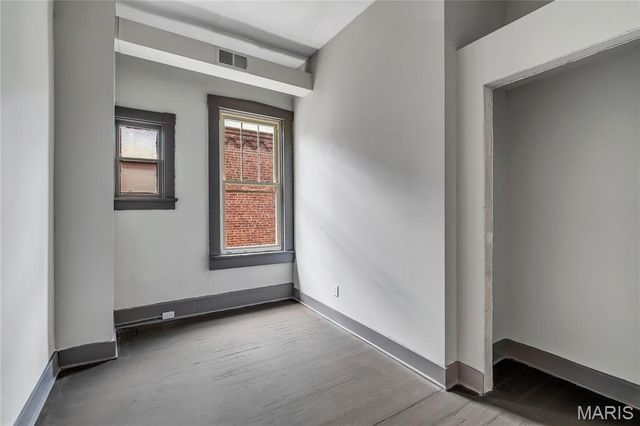 214 W Steins, St Louis, MO 63111