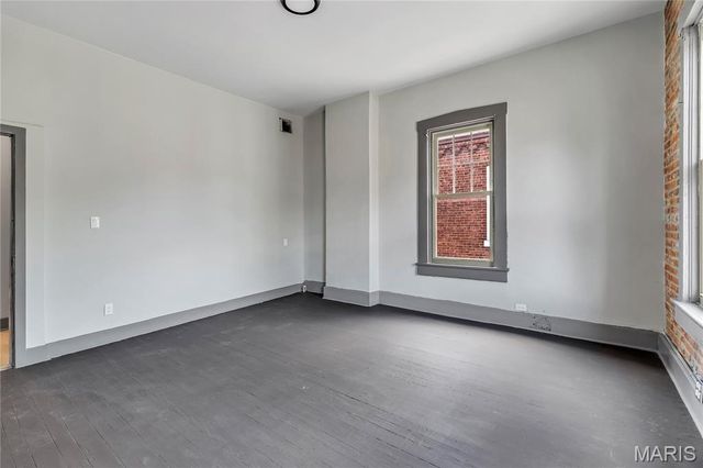 214 W Steins, St Louis, MO 63111