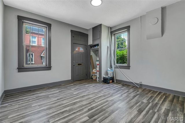 214 W Steins, St Louis, MO 63111