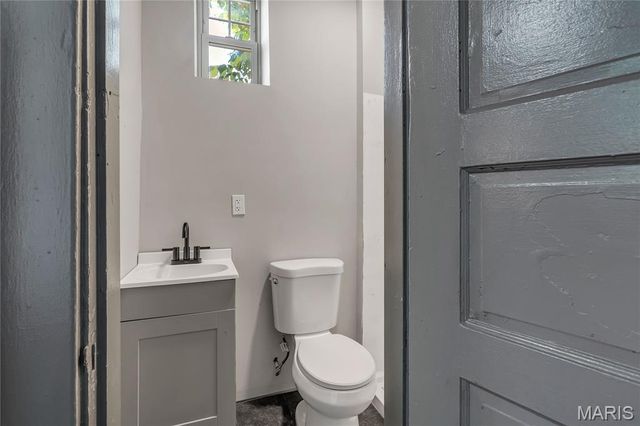 214 W Steins, St Louis, MO 63111