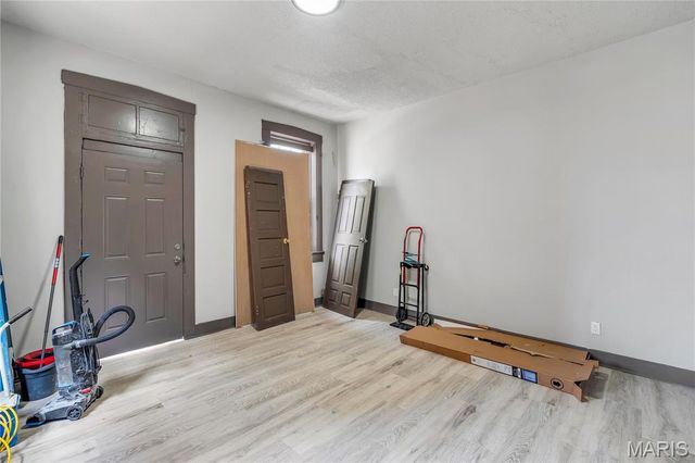 214 W Steins, St Louis, MO 63111