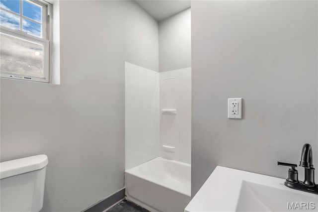 214 W Steins, St Louis, MO 63111