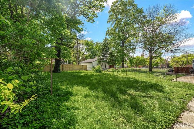 214 W Steins, St Louis, MO 63111