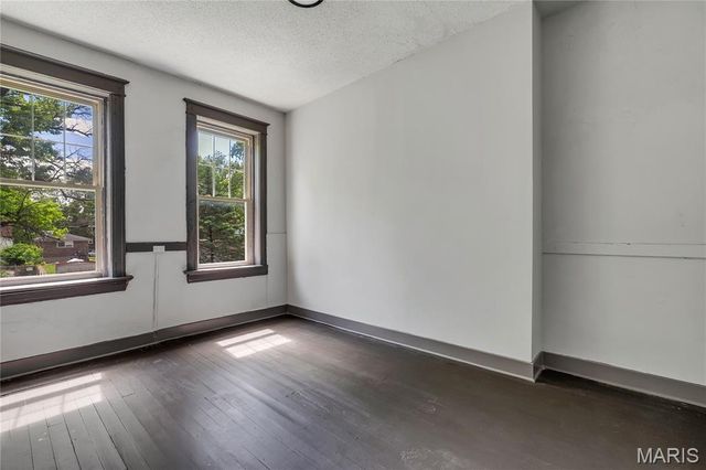 214 W Steins, St Louis, MO 63111