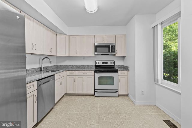 6018 TIMBER HOLLOW LN, Springfield, VA 22152
