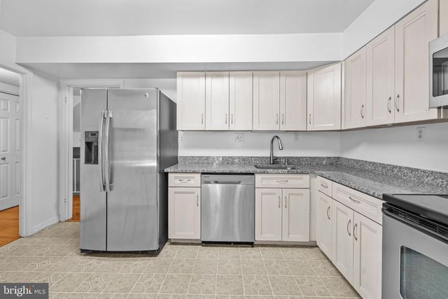 6018 TIMBER HOLLOW LN, Springfield, VA 22152