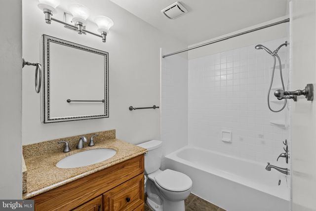 6018 TIMBER HOLLOW LN, Springfield, VA 22152