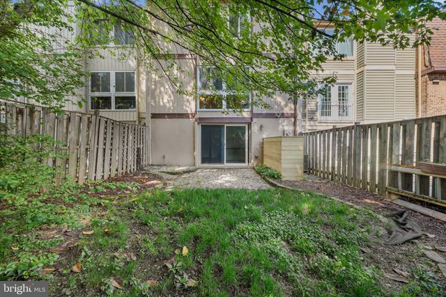 6018 TIMBER HOLLOW LN, Springfield, VA 22152