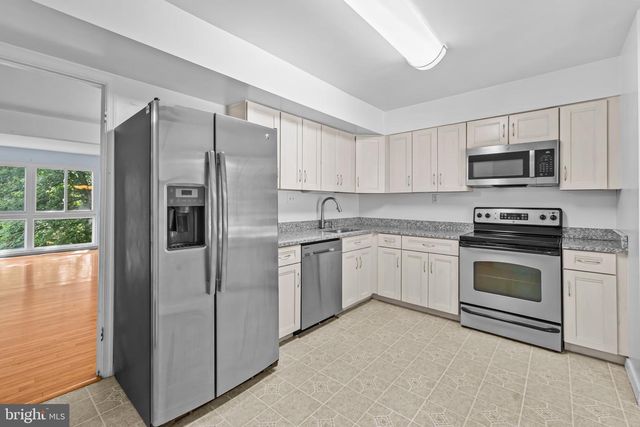 6018 TIMBER HOLLOW LN, Springfield, VA 22152