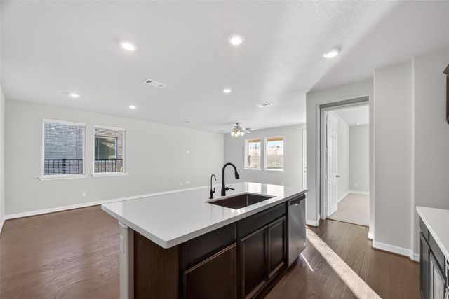 2131 Islawild Way, La Marque, TX 77568