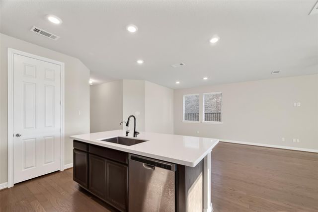 2131 Islawild Way, La Marque, TX 77568