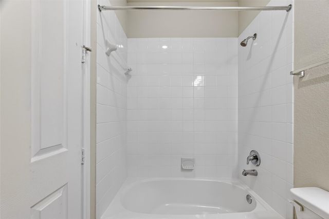 2131 Islawild Way, La Marque, TX 77568